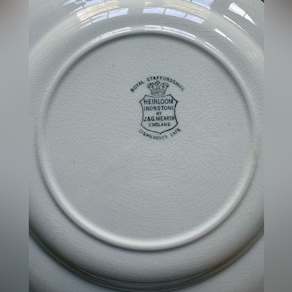 J&G Meakin Royal Staffordshire Heirloom Ironstone White set of 2 Plates ~10.5 in - Picture 9 of 16